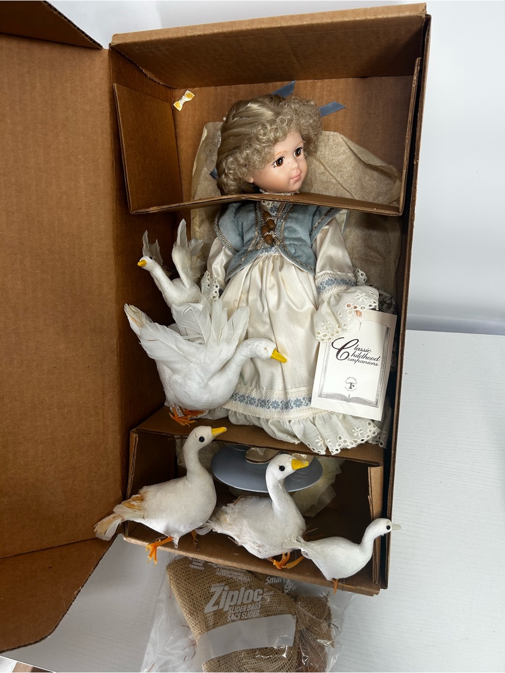 CLASSIC CHILDHOOD COMPANIONS, THE LITTLE GOOSE GIRL 1989 ROBIN WOODS #90 W/box